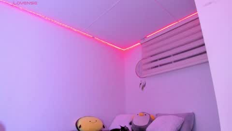 Snapshot of leyre_lerr chatting on 01/15/25, 04:57 Jessica online show from 01/15/25, 04:57