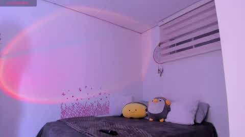 Snapshot of leyre_lerr chatting on 02/19/25, 04:12 Jessica online show from 02/19/25, 04:12