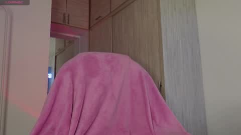 Snapshot of leyre_lerr chatting on 09/29/25, 06:35 Jessica online show from 09/29/25, 06:35