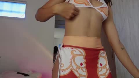 Snapshot of leyre_lerr chatting on 10/25/25, 03:07 Jessica online show from 10/25/25, 03:07