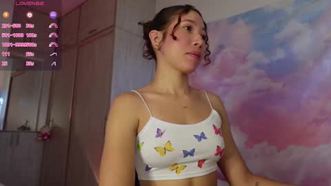 Snapshot of leyre_lerr chatting on 11/28/25, 01:25 Jessica online show from 11/28/25, 01:25