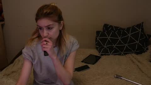 Snapshot of leyytori chatting on 03/27/26, 10:59 Its me online show from 03/27/26, 10:59