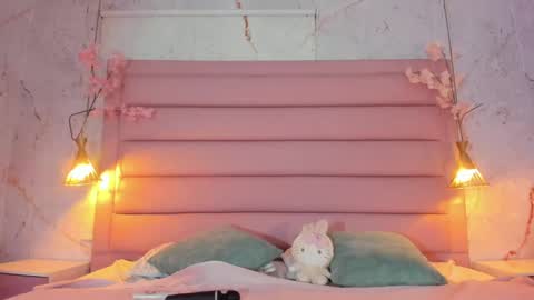 Snapshot of lezy_ chatting on 10/07/25, 07:44 LEZY online show from 10/07/25, 07:44