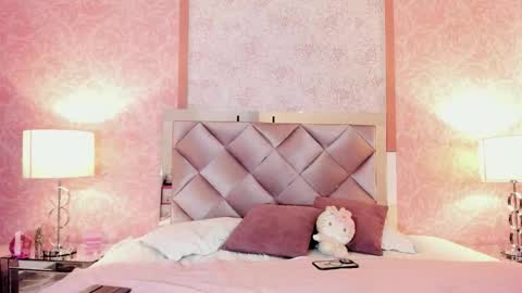 Snapshot of lezy_ chatting on 10/31/25, 07:37 LEZY online show from 10/31/25, 07:37