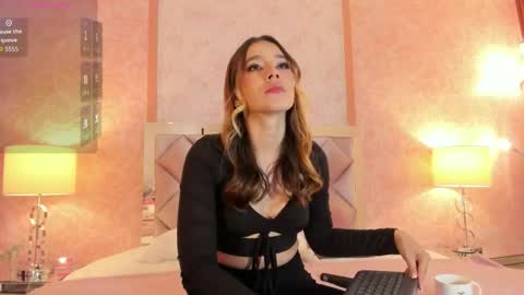 Snapshot of lezy_ chatting on 11/18/25, 07:51 LEZY online show from 11/18/25, 07:51