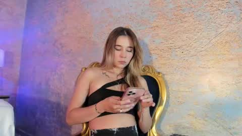 Snapshot of lezy_ chatting on 12/03/25, 07:45 LEZY online show from 12/03/25, 07:45