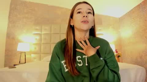 Snapshot of lezy_ chatting on 03/08/26, 08:56 LEZY online show from 03/08/26, 08:56