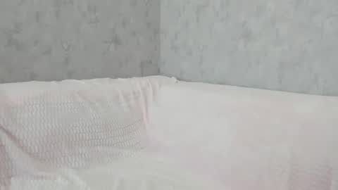 Snapshot of lia1243756 chatting on 12/14/25, 09:14 LEANNAA online show from 12/14/25, 09:14