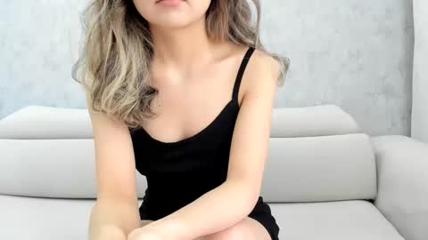 Snapshot of lia1243756 chatting on 02/13/26, 05:03 LEANNAA online show from 02/13/26, 05:03