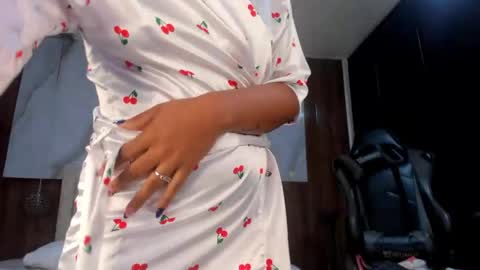 lia_16_ online show from 04/25/26, 01:41