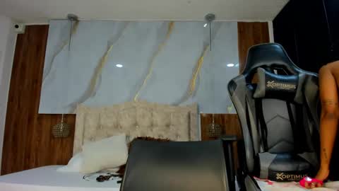 lia_16_ online show from 04/29/26, 11:14