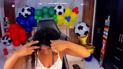 lia_16_ online show from 06/25/26, 11:04
