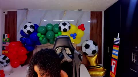 lia_16_ online show from 06/26/26, 11:03