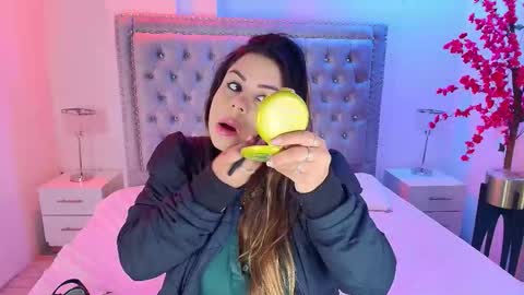 Lia  online show from 11/05/25, 03:28