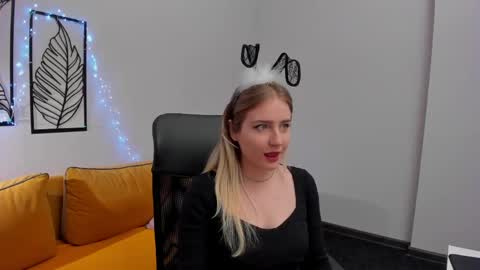 Snapshot of lia_candy_ chatting on 04/18/26, 01:42 Lia online show from 04/18/26, 01:42