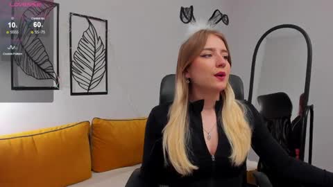 Snapshot of lia_candy_ chatting on 05/05/26, 02:08 Lia online show from 05/05/26, 02:08