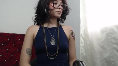 Lia online show from 10/21/25, 09:04