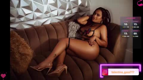 Snapshot of lia_daniiels01 chatting on 02/10/25, 11:34 V A L online show from 02/10/25, 11:34