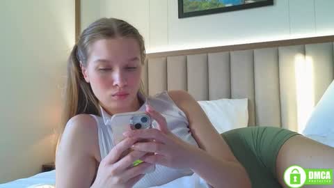 Snapshot of lia_flores chatting on 03/27/26, 10:15 Lia online show from 03/27/26, 10:15