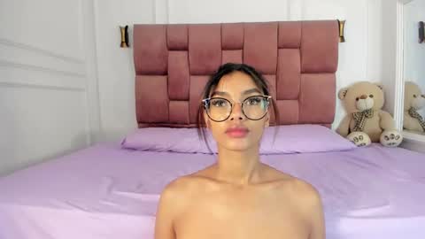 Snapshot of lia_girl2 chatting on 01/04/25, 07:34 Lia online show from 01/04/25, 07:34