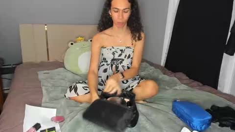 Snapshot of lia_hdz chatting on 11/17/25, 04:18 Kabroncita online show from 11/17/25, 04:18