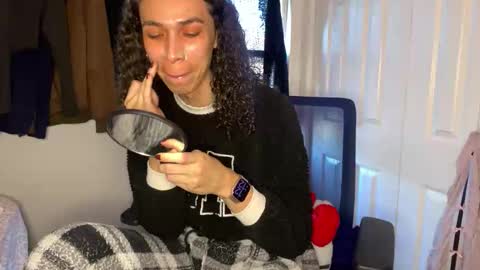 Snapshot of lia_hdz chatting on 11/24/25, 05:12 Kabroncita online show from 11/24/25, 05:12