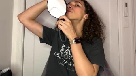 Snapshot of lia_hdz chatting on 12/23/25, 04:43 Kabroncita online show from 12/23/25, 04:43