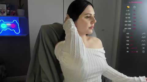 Lia online show from 11/11/25, 02:39