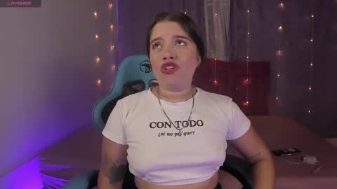 Snapshot of lia_little18 chatting on 02/06/25, 03:37 lia_little18 online show from 02/06/25, 03:37
