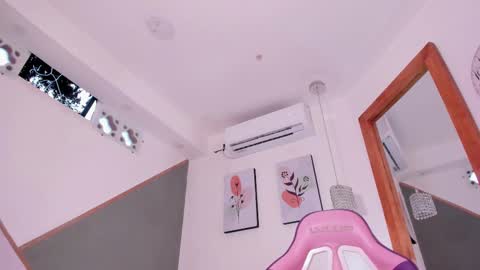 Snapshot of lia_mariana chatting on 02/28/25, 10:39 lia_mariana online show from 02/28/25, 10:39