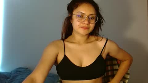 Snapshot of lia_miracle chatting on 05/29/26, 08:40 lia_miracle online show from 05/29/26, 08:40