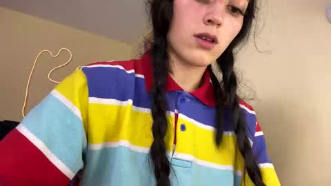 Little Queen Lia  online show from 12/04/25, 08:39