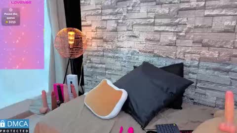 lia summer1 online show from 11/19/25, 07:14