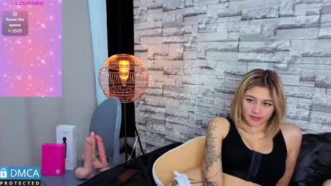 lia summer1 online show from 11/27/25, 09:17