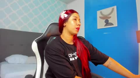 Snapshot of lia_violetta chatting on 12/15/25, 07:29 lia_violetta online show from 12/15/25, 07:29