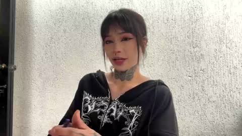 Liaa  online show from 11/20/25, 07:02