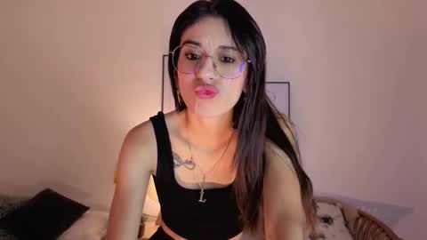 Lia  online show from 10/10/25, 01:10