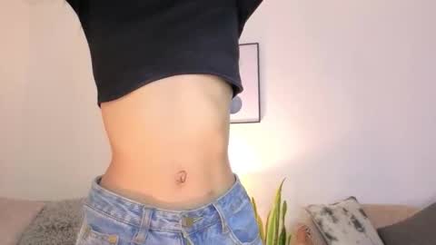 Lia  online show from 11/28/25, 03:04