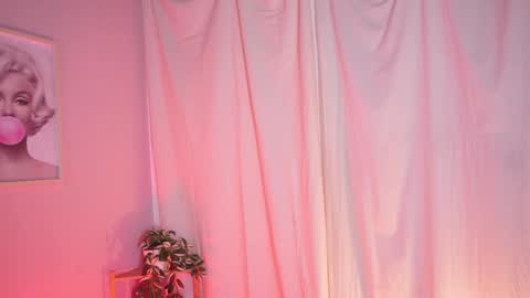 Lia  online show from 04/30/26, 12:33