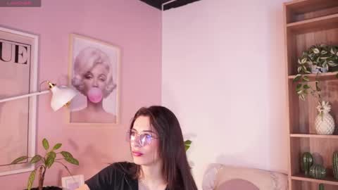 Lia  online show from 05/05/26, 12:57