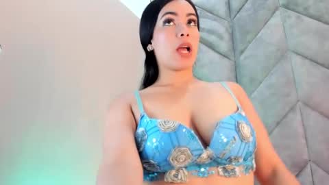 Lia cooper online show from 10/02/25, 09:00