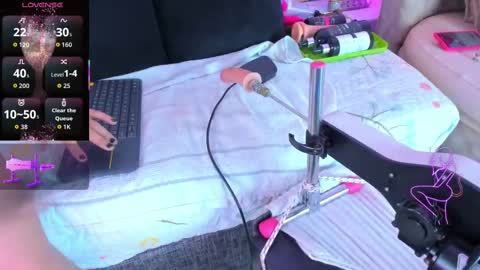 Liaa online show from 10/13/25, 02:55