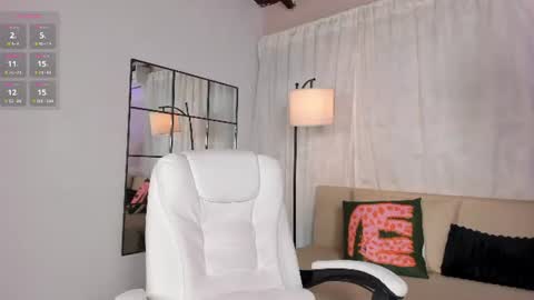 Lia online show from 06/18/26, 12:20