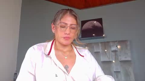 L I A   online show from 07/07/26, 07:23
