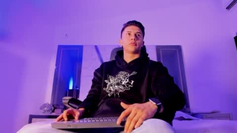 Liam Smith online show from 09/15/25, 12:16