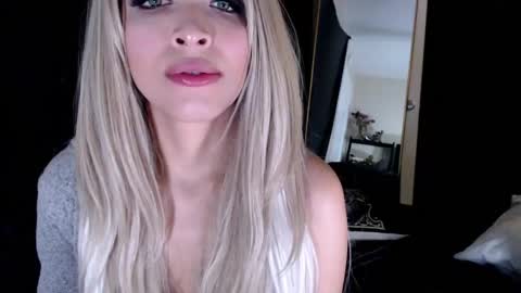 Lia Divina online show from 02/08/25, 10:18