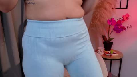 Snapshot of liafox_b chatting on 04/30/26, 04:08 LiaFox b online show from 04/30/26, 04:08