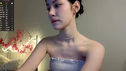 Lia  online show from 10/26/25, 08:53