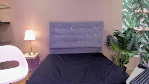 Snapshot of liahkiss_ chatting on 04/27/26, 12:14 Lia online show from 04/27/26, 12:14