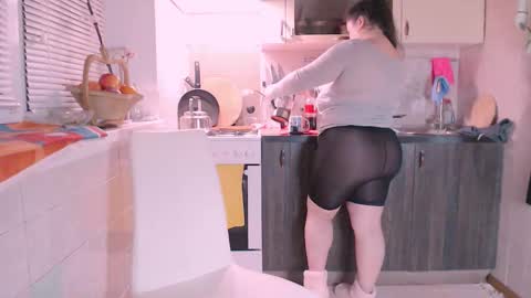 Snapshot of liahsofty chatting on 12/15/24, 11:42 miss Lia colection for travel online show from 12/15/24, 11:42